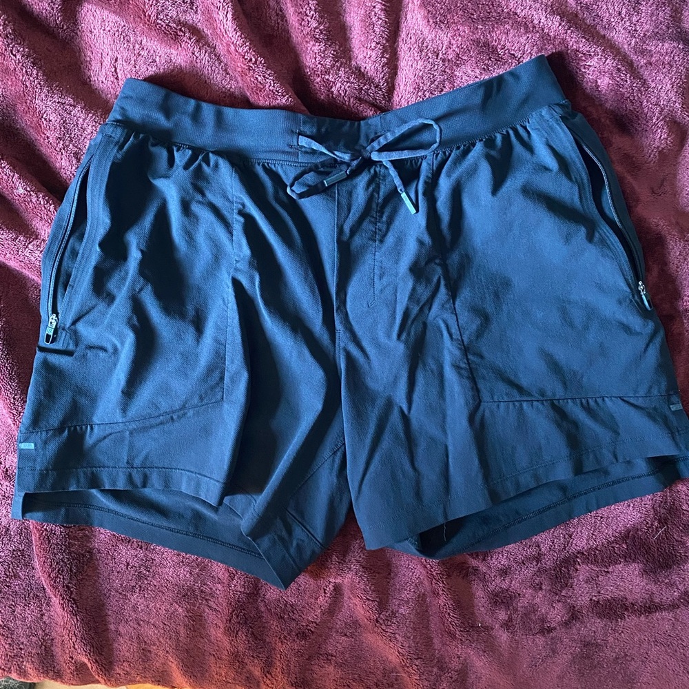 Lululemon license to train 5” shorts